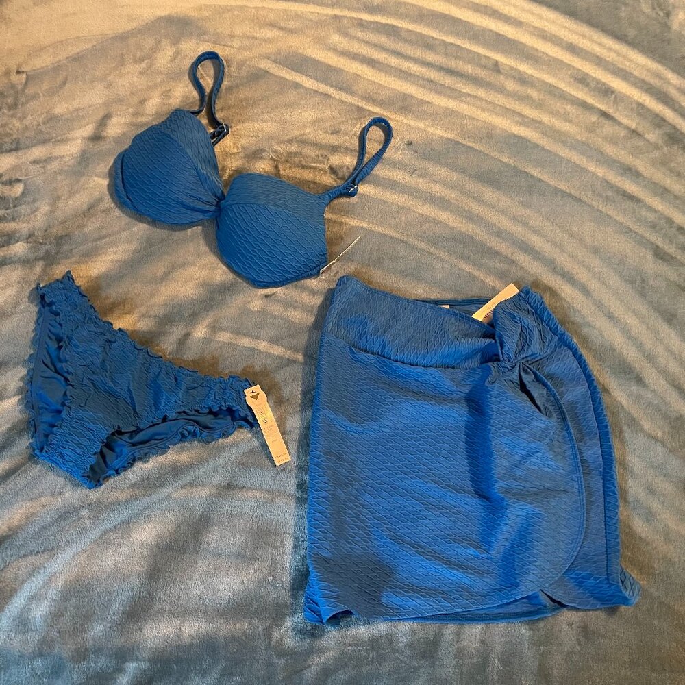Victoria's Secret Swim 34 C, Twist Push-Up Top, XS, Ruffle Bottom, & XS Sarong.